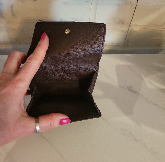 Louis Vuitton Damier Unisex Wallet - Picture 7 of 13
